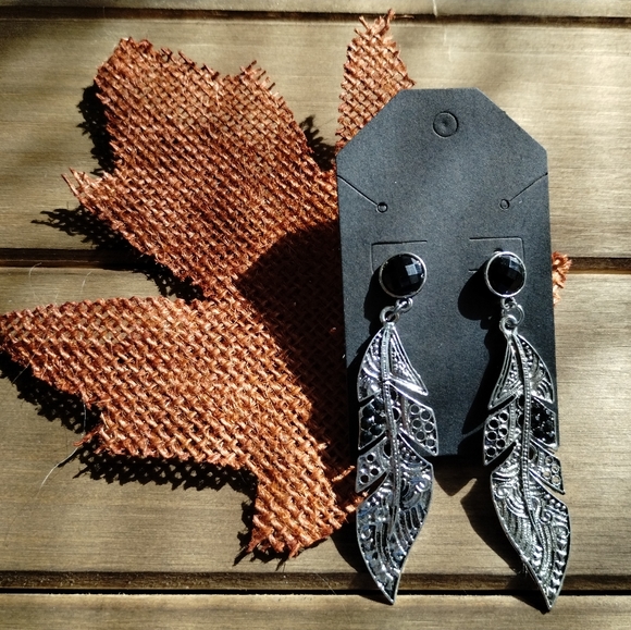 Silver and Black Rhinestone Leaf Pattern Earrings - Picture 10 of 13